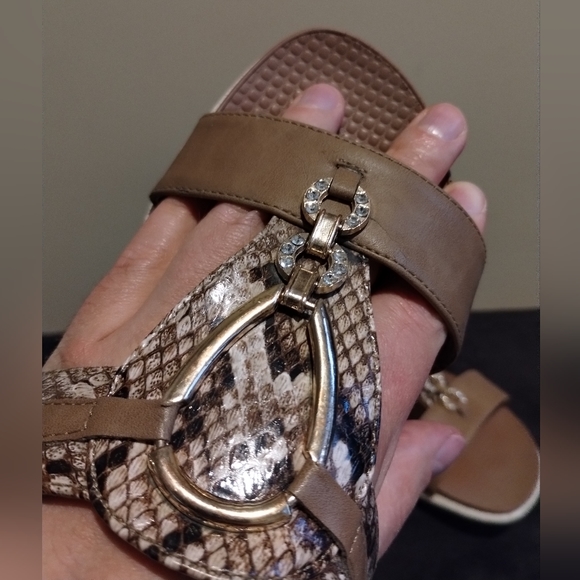 Tan Snake Skin animal print Women's Sandals Crystals Gold Buckle size 10 resort - Picture 2 of 7